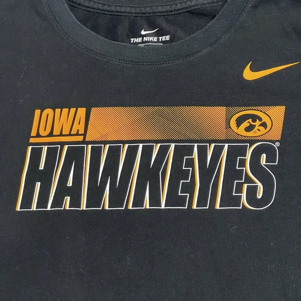 Nike Iowa Hawkeyes Shirt Mens Small Black Yellow Short Sleeve Dri Fit NCAA Logo